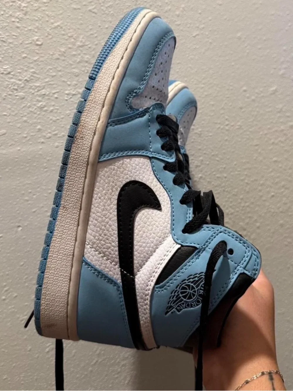 Air Jordan 1 Retro High OG 'University Blue'